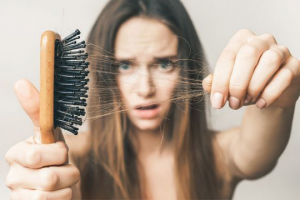 “Bóc mẽ” 5 nguyên nhân tóc gãy rụng nhiều mà bạn không ngờ đến